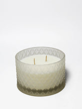 White Vanilla 9.5 oz scented candle